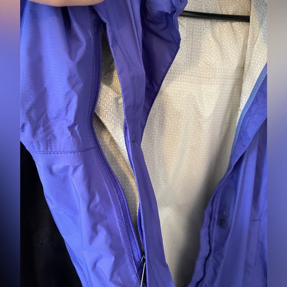 Marmot waterproof rain jacket - women’s M - Picture 6 of 6